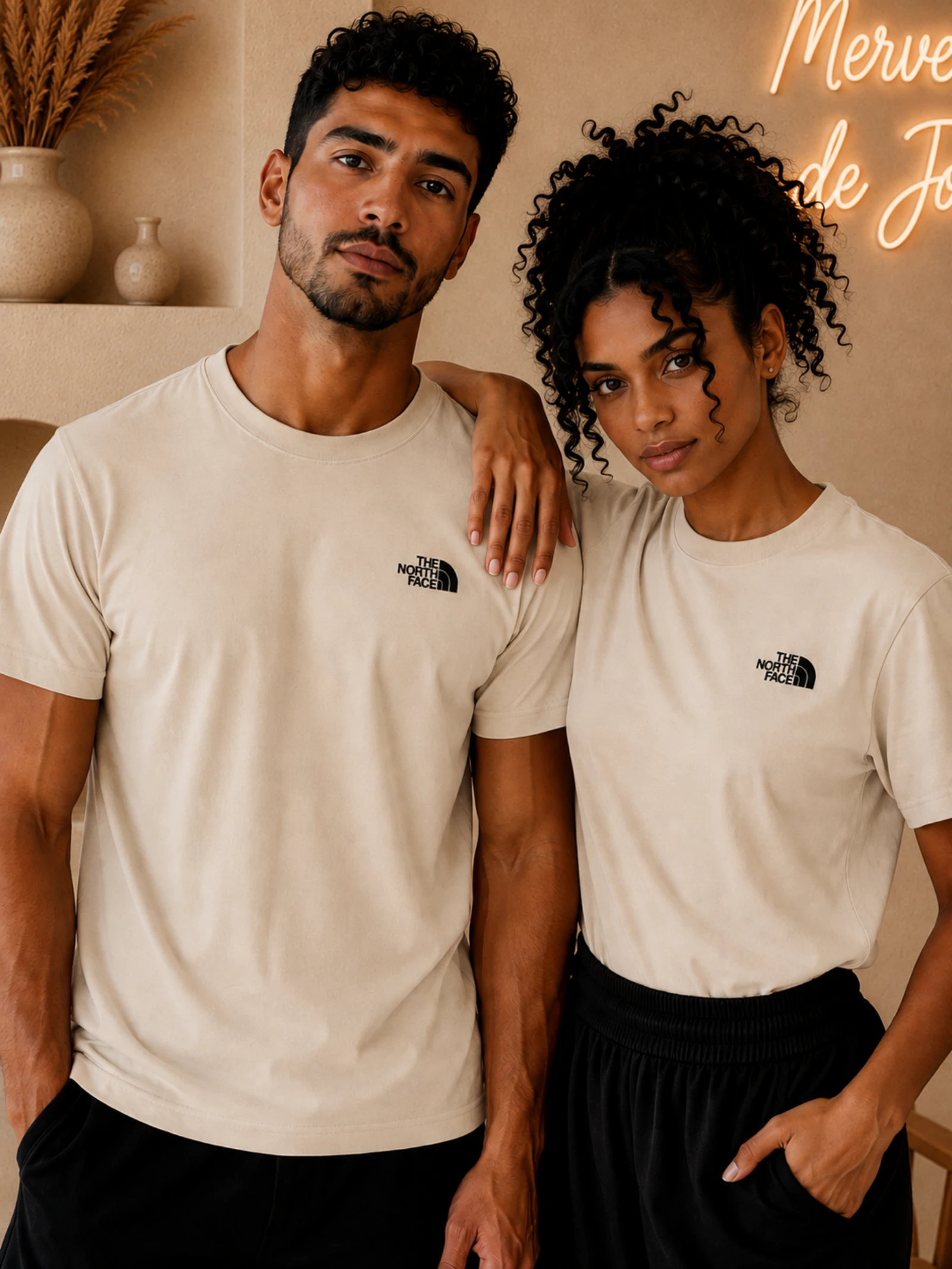 🤍 T-shirt The North Face – Beige sablé (Mixte)